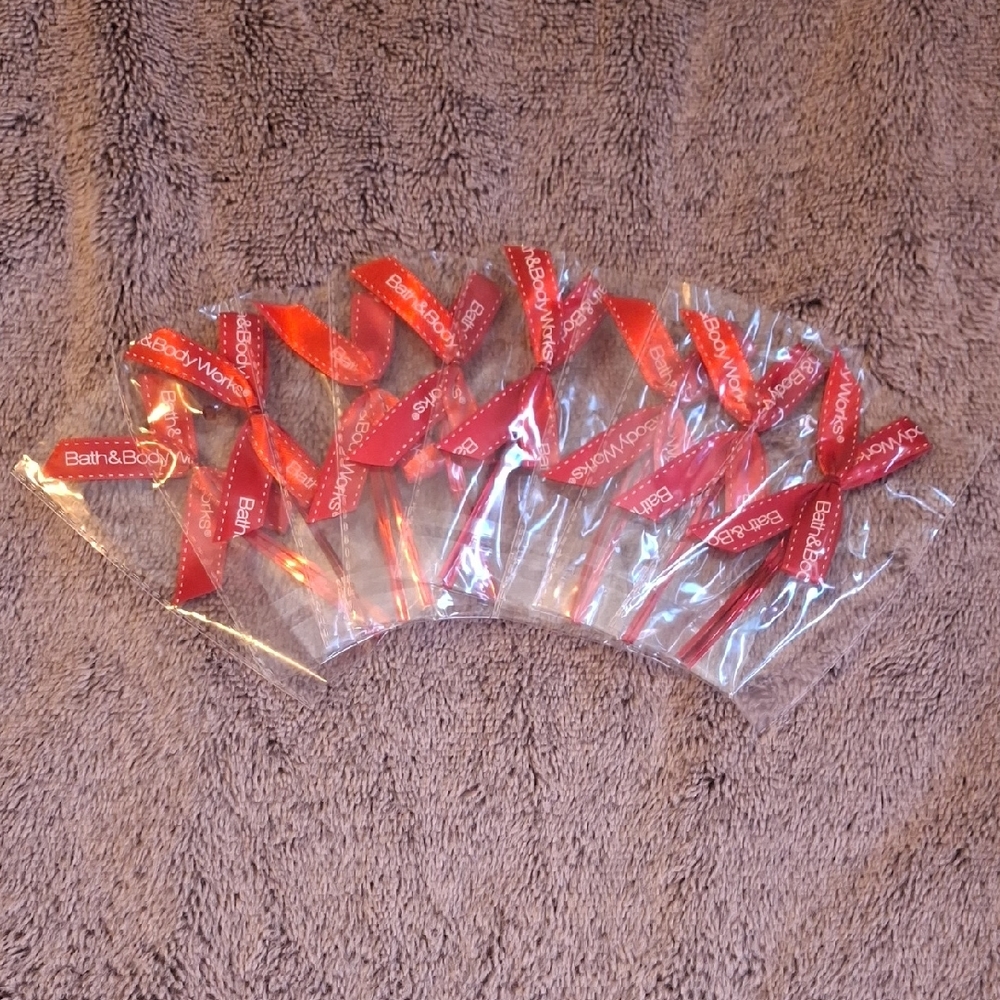🥳 FREE* Bath & Body Works Twist Tie Bows